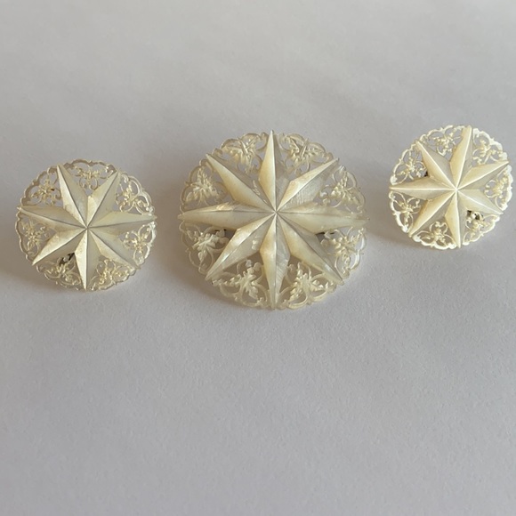 Vintage Carved Mother of Pearl Brooch & Earrings - Picture 3 of 14